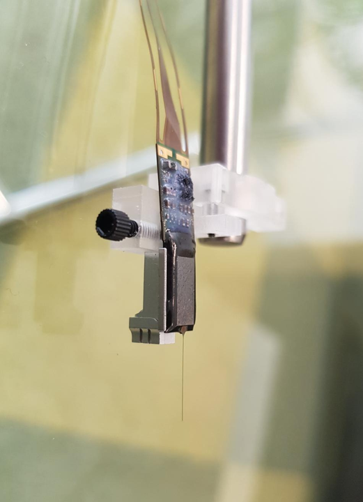 An R2drive L on a 3D printed holder with a Neuropixels 1.0 probe mounted to it